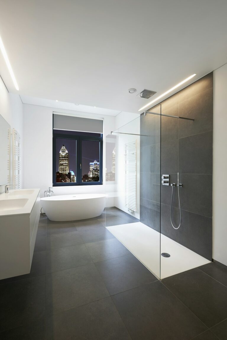 Bathtub in corian, Faucet and shower in tiled bathroom